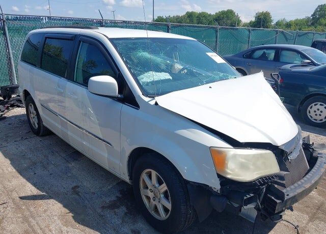 2012 CHRYSLER Town and Country