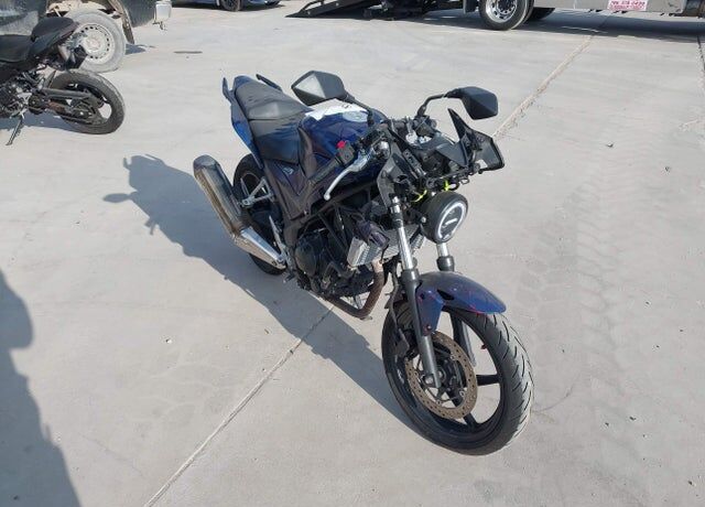 2015 HONDA CB