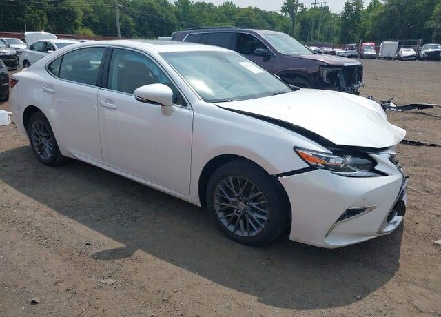 2018 LEXUS ES