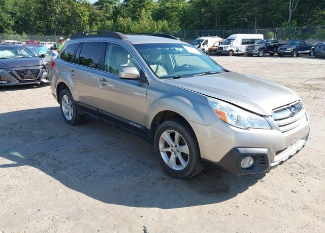 2014 SUBARU Outback