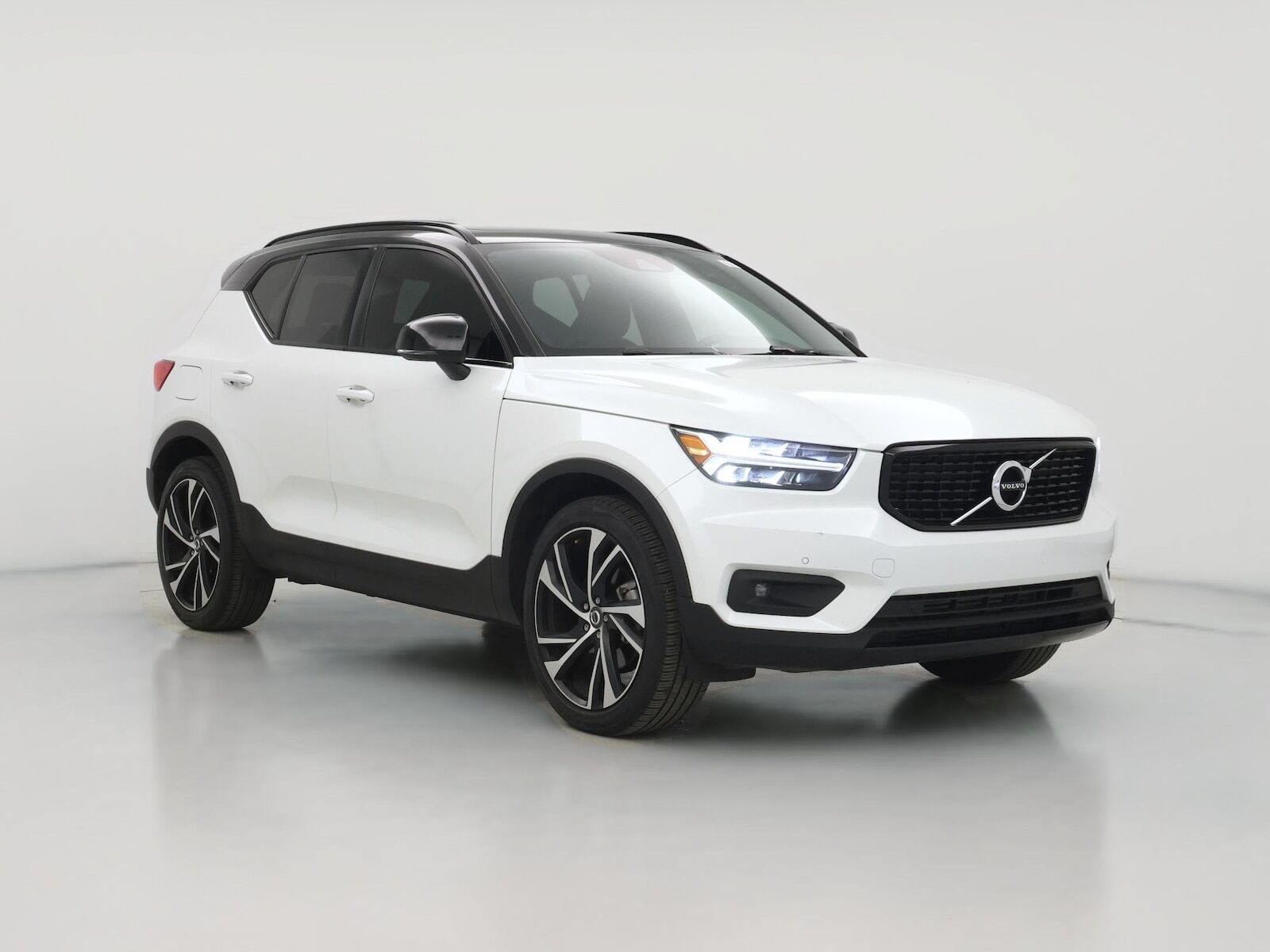 2021 VOLVO XC40
