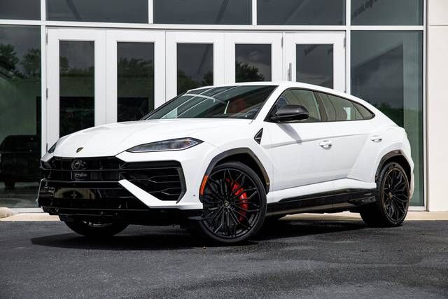 2026 LAMBORGHINI URUS
