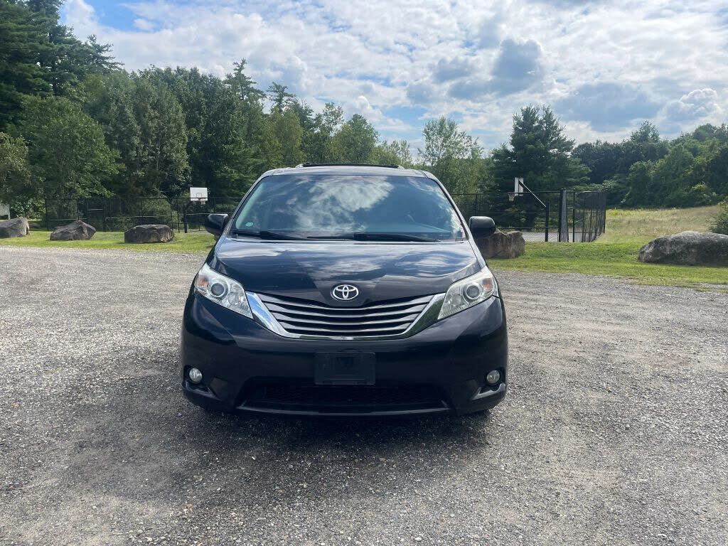 2017 TOYOTA Sienna