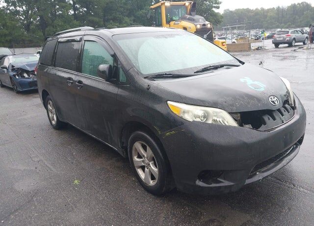 2014 TOYOTA Sienna