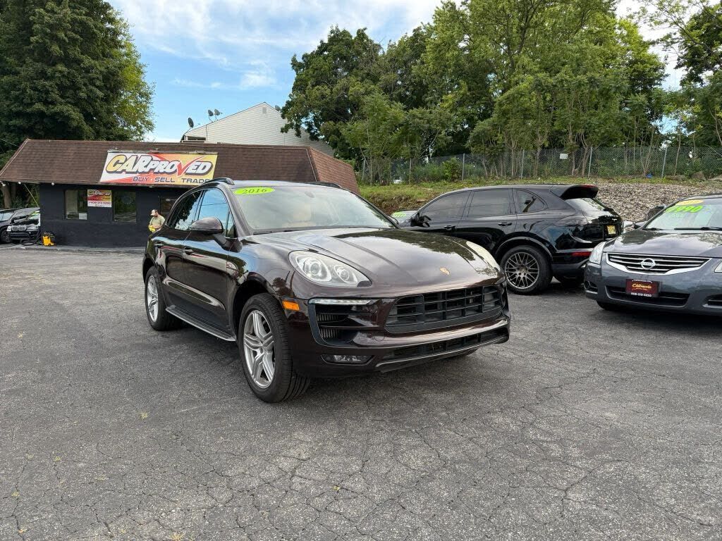 2016 PORSCHE Macan