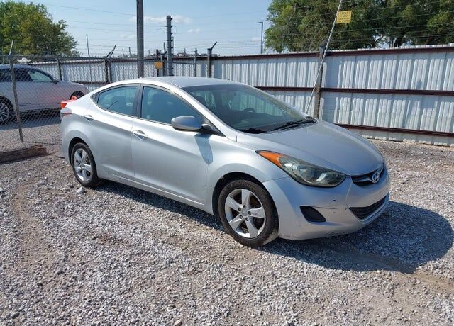 2013 HYUNDAI Elantra