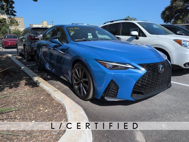 2022 LEXUS IS