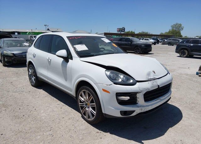 2017 PORSCHE Cayenne