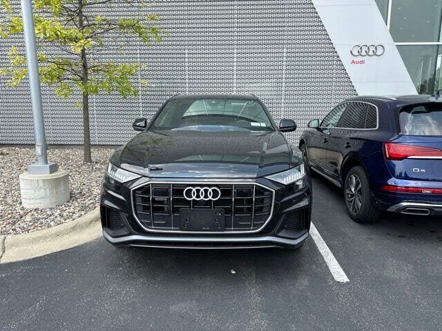 2023 AUDI Q8