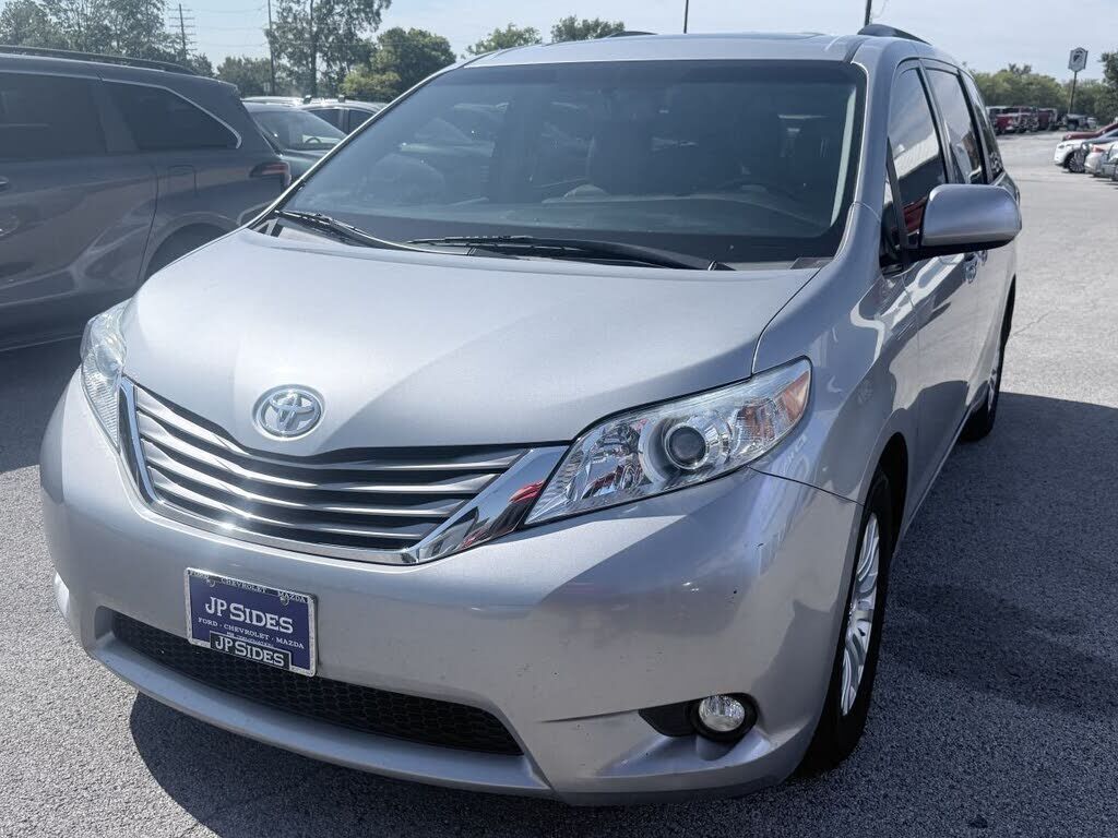 2017 TOYOTA Sienna