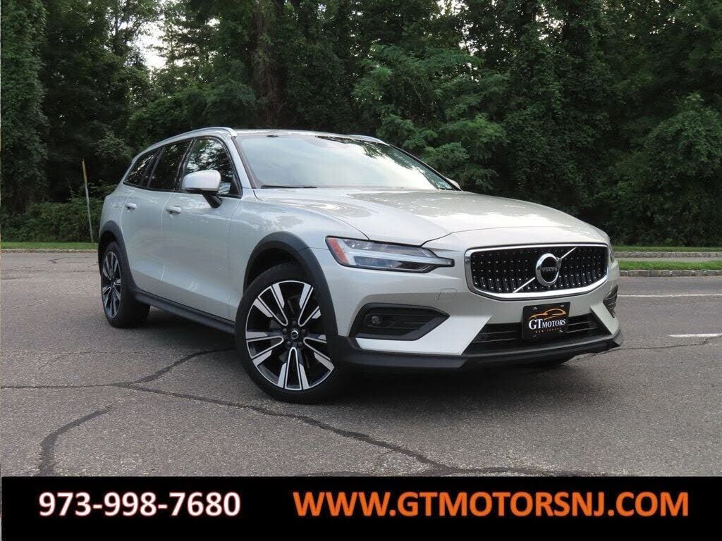 2021 VOLVO V60CC