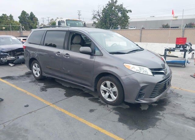 2019 TOYOTA Sienna