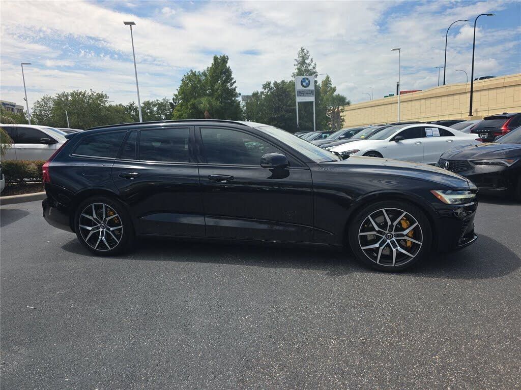 2024 VOLVO V60