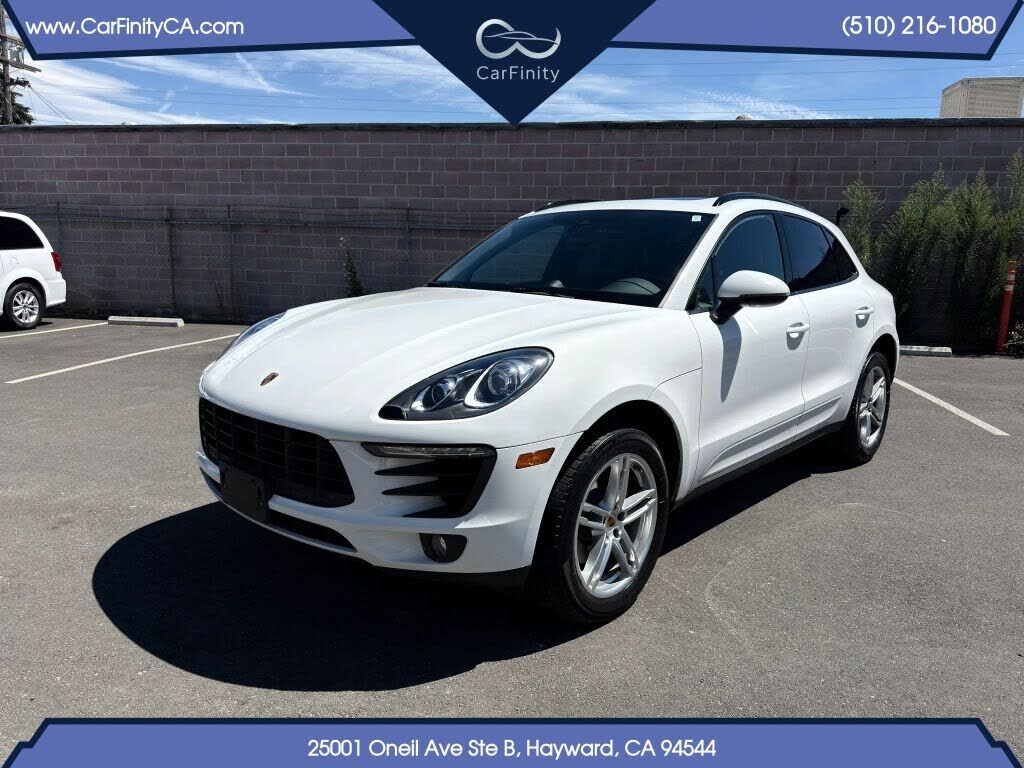 2018 PORSCHE Macan