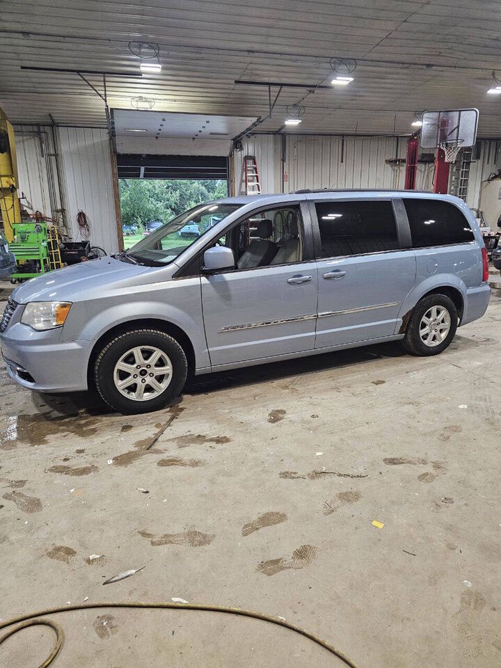 2013 CHRYSLER Town and Country