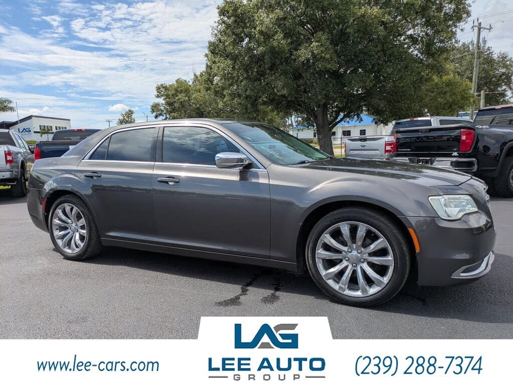 2019 CHRYSLER 300