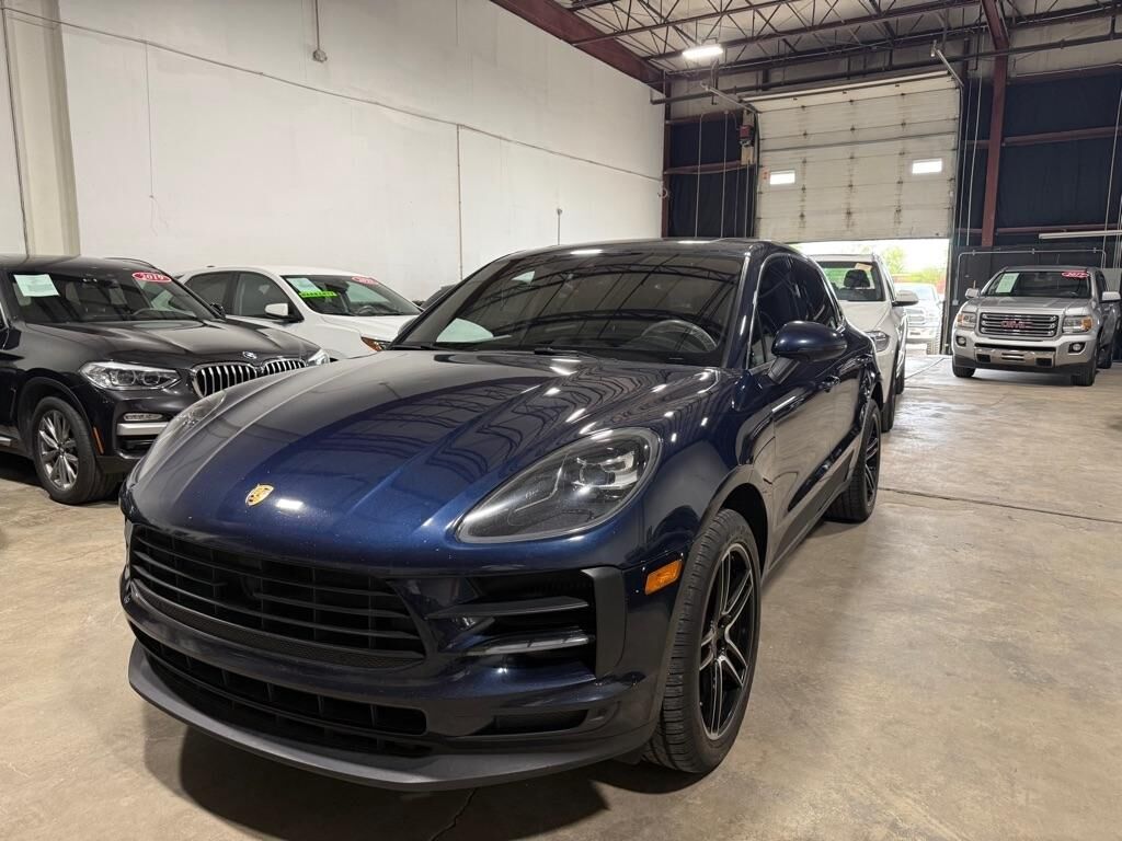 2020 PORSCHE Macan