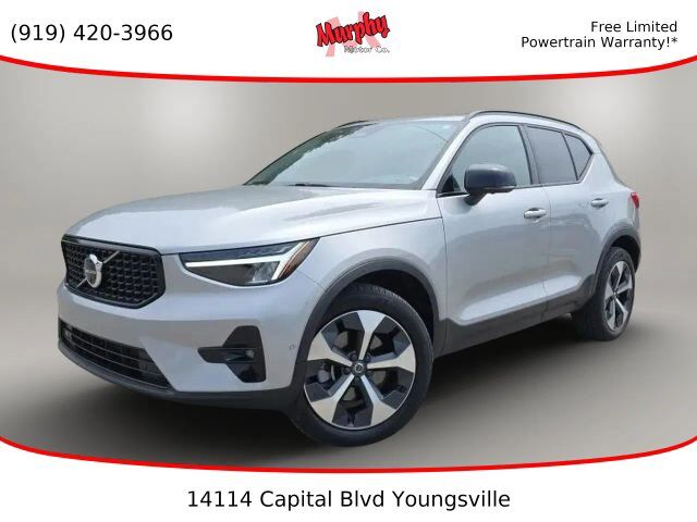 2023 VOLVO XC40
