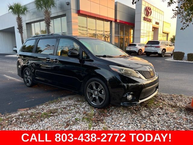 2017 TOYOTA Sienna