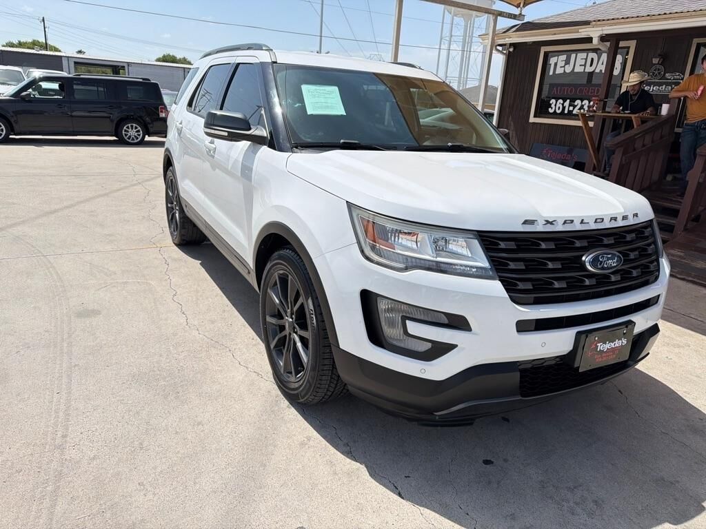 2017 FORD Explorer