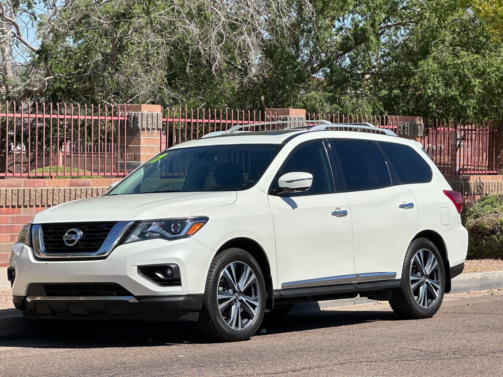 2017 NISSAN Pathfinder