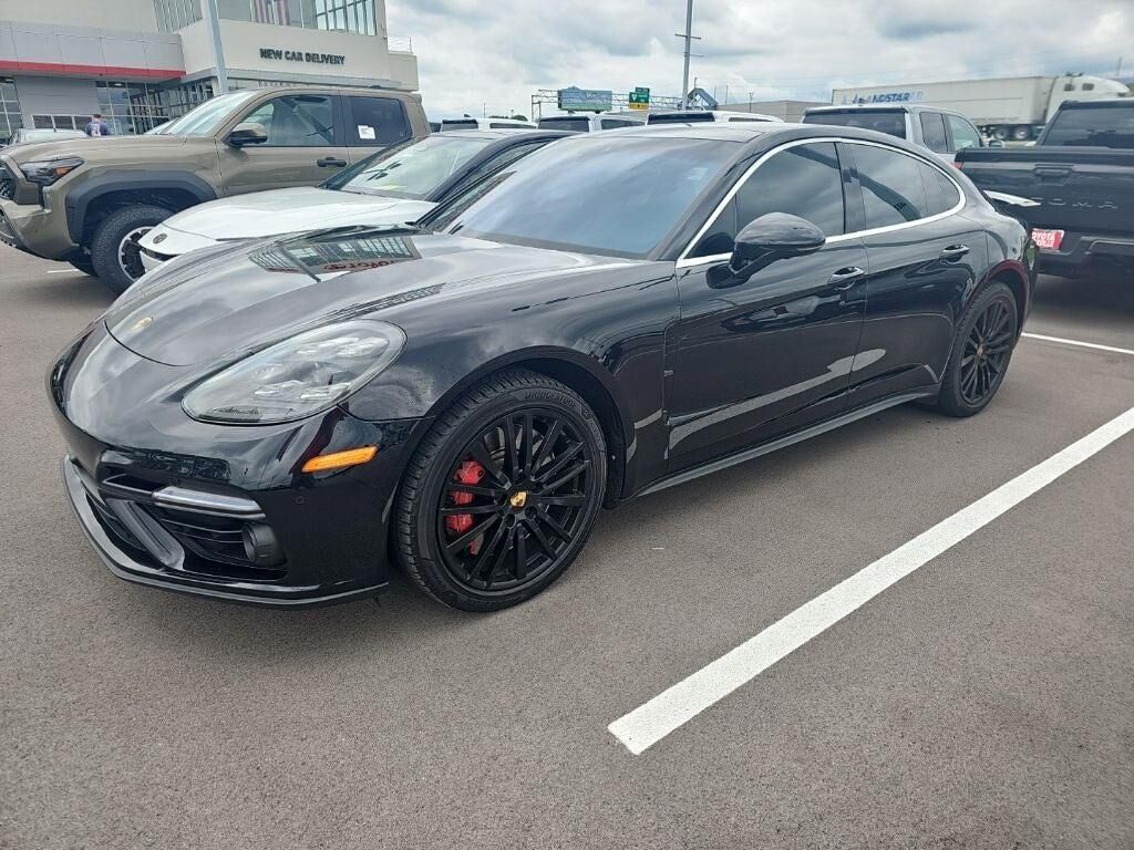 2017 PORSCHE Panamera