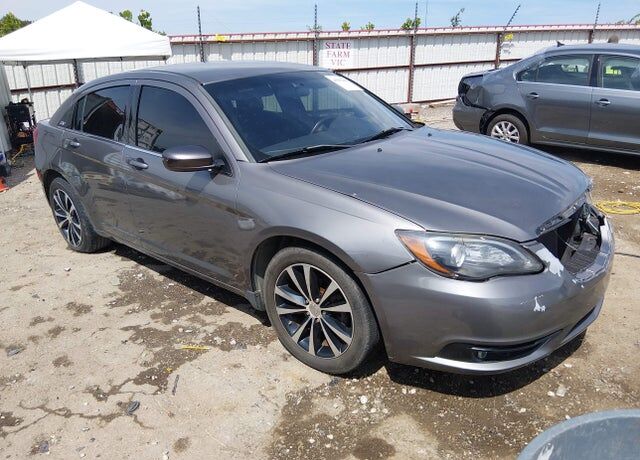 2014 CHRYSLER 200