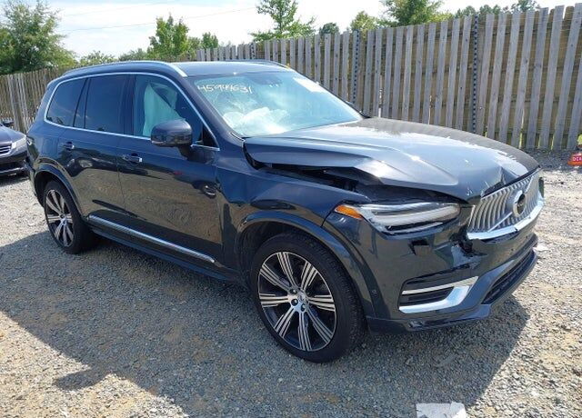2022 VOLVO XC90