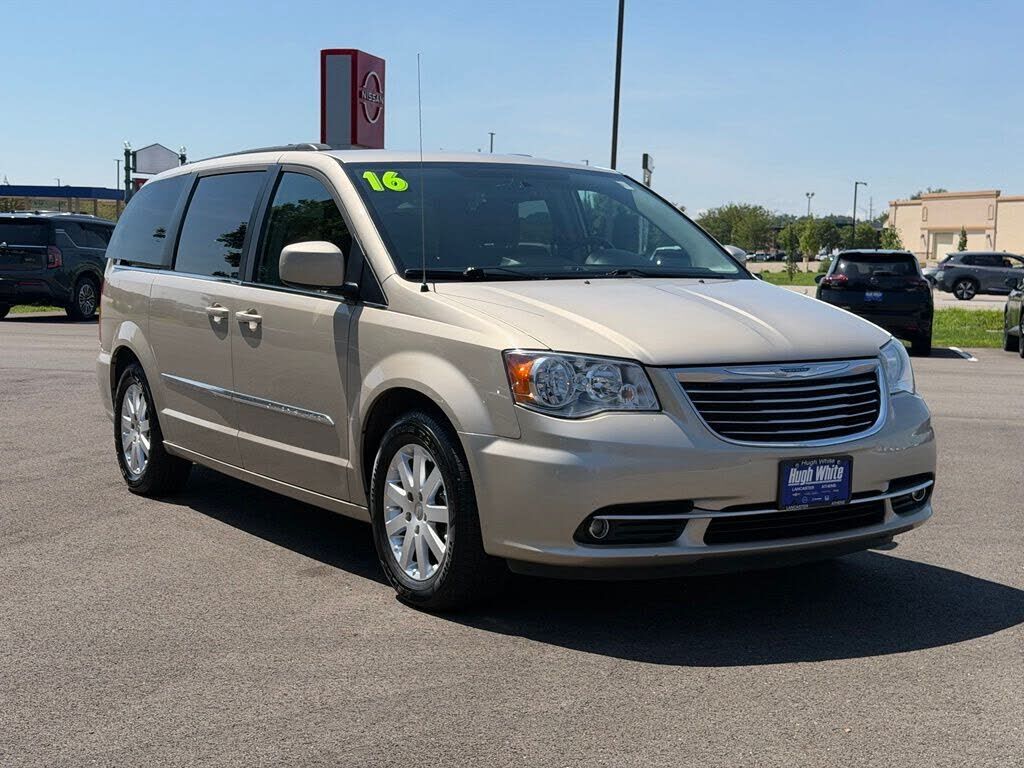 2016 CHRYSLER Town and Country
