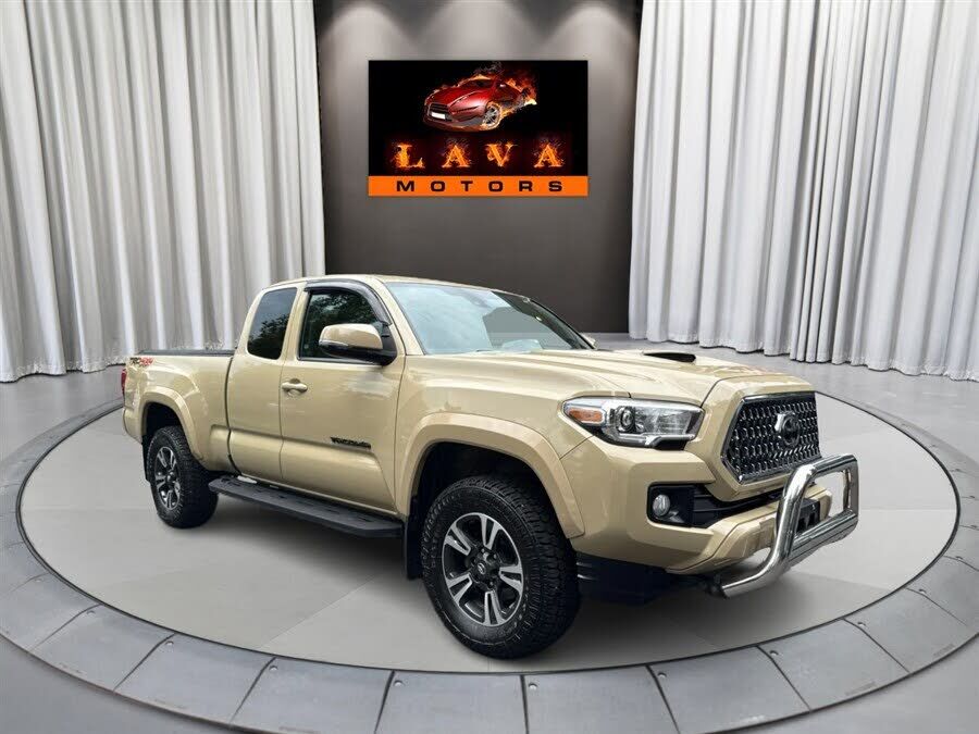 2018 TOYOTA Tacoma