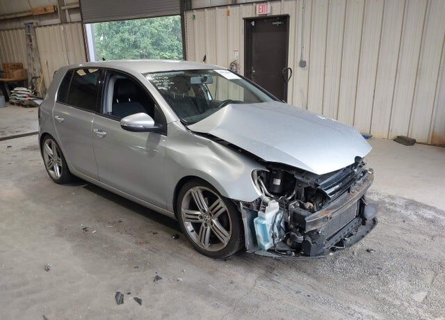 2013 VOLKSWAGEN Golf