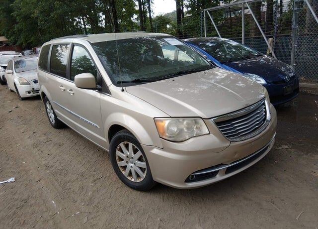 2014 CHRYSLER Town and Country