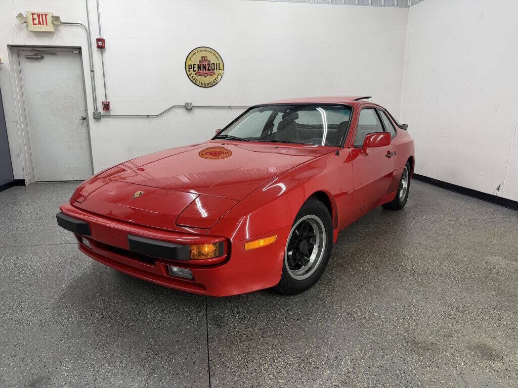 1985 PORSCHE 944