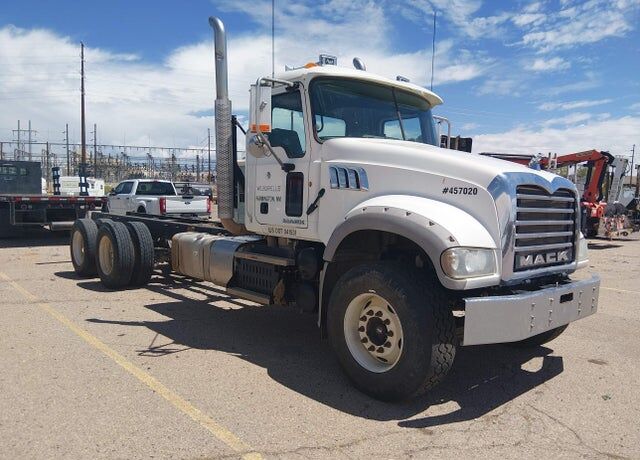2013 MACK GU