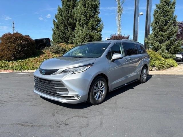 2022 TOYOTA Sienna