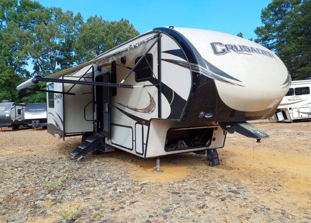 2017 FOREST RIVER Crusader