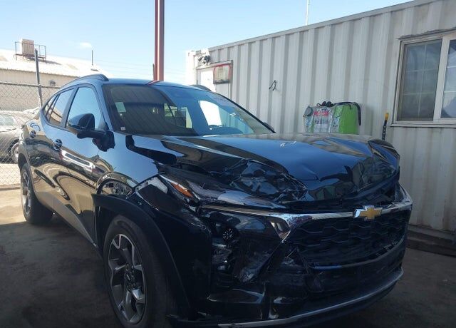 2025 CHEVROLET Trax