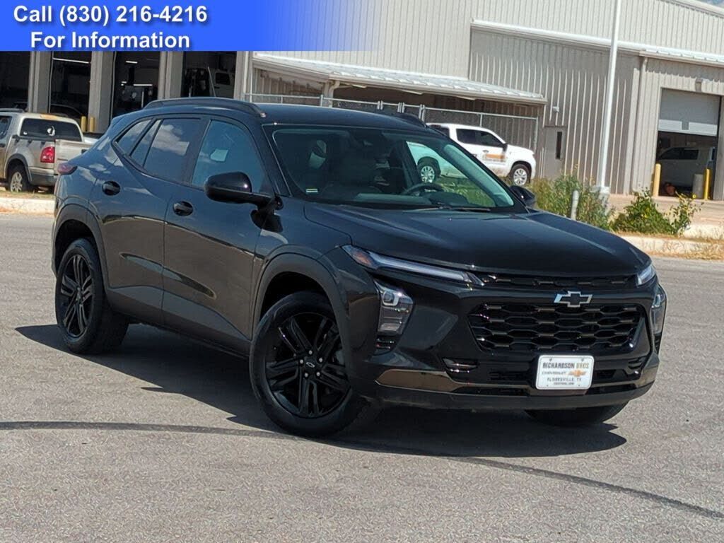 2025 CHEVROLET Trax