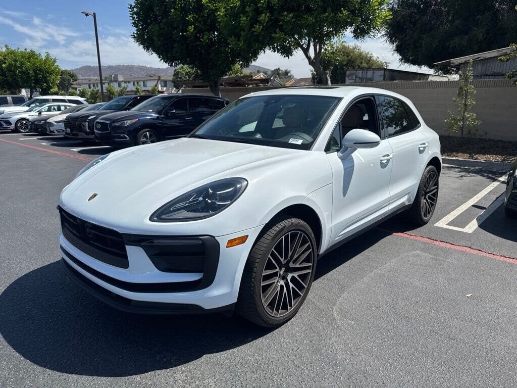 2025 PORSCHE Macan