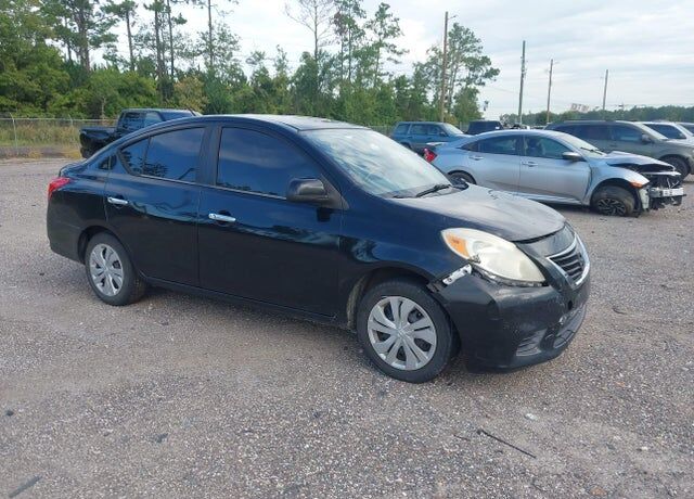 2012 NISSAN Versa