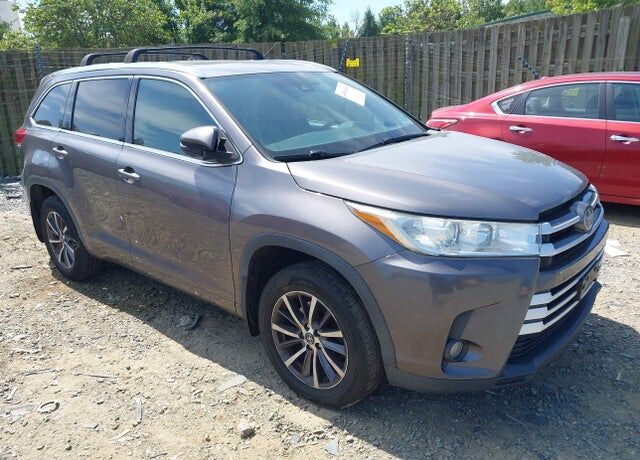 2017 TOYOTA Highlander