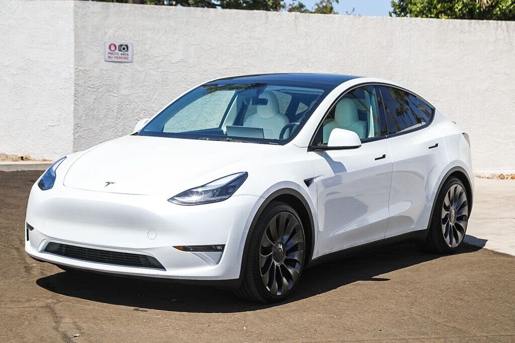 2025 TESLA Model Y