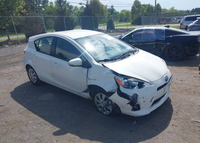2014 TOYOTA Prius