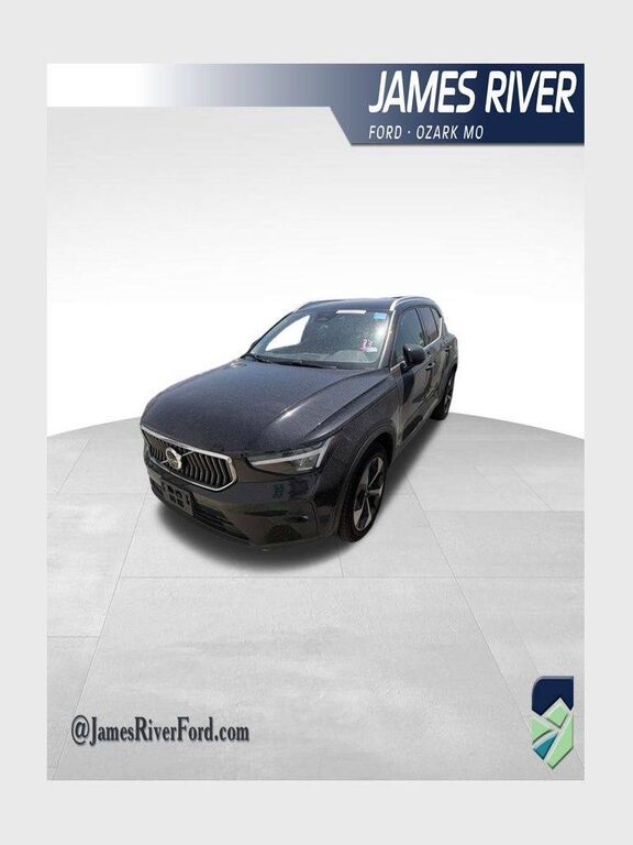2025 VOLVO XC40