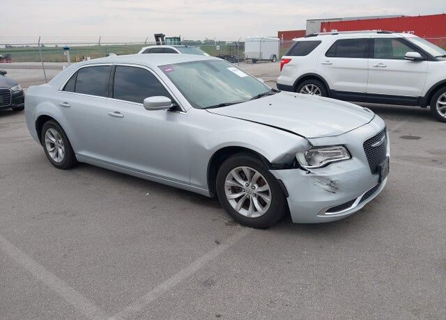 2019 CHRYSLER 300