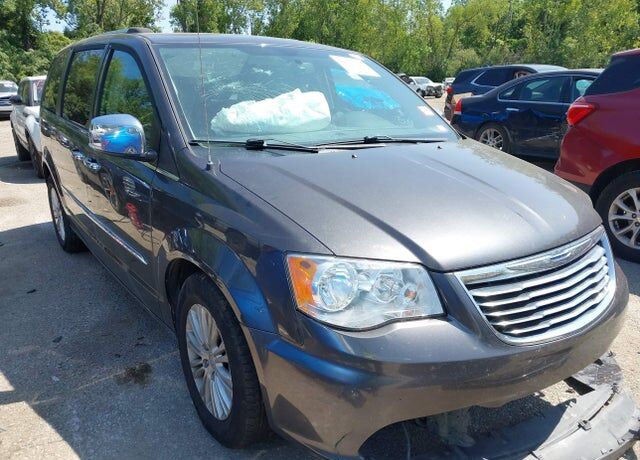 2015 CHRYSLER Town and Country