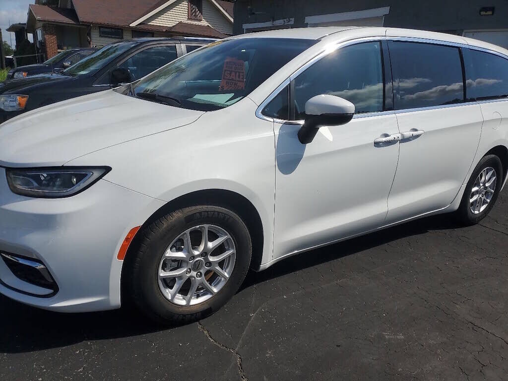 2023 CHRYSLER Pacifica