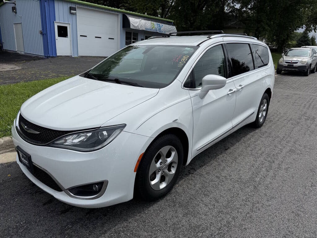 2017 CHRYSLER Pacifica