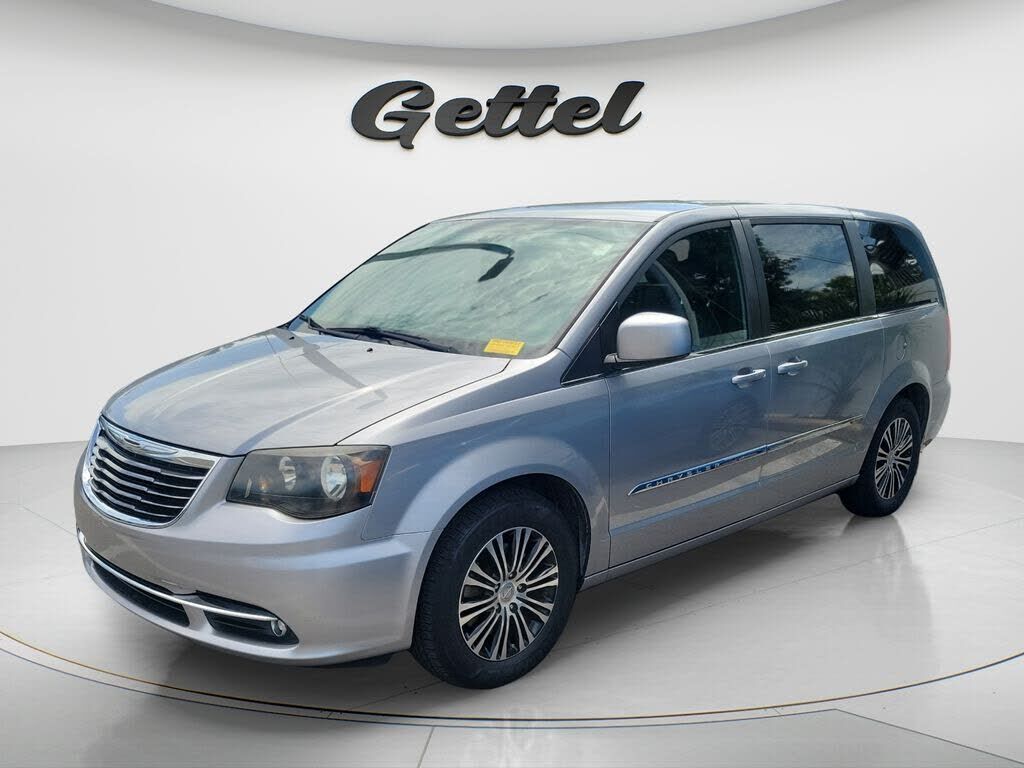2014 CHRYSLER Town and Country
