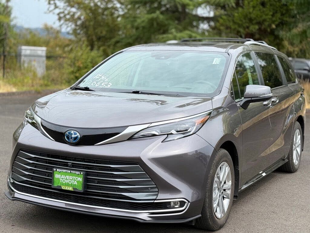 2024 TOYOTA Sienna